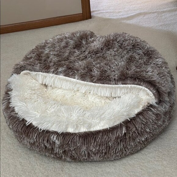 Maddemcute Plush Cat or Dog Cave Bed Medium Size NWOT - Picture 10 of 10